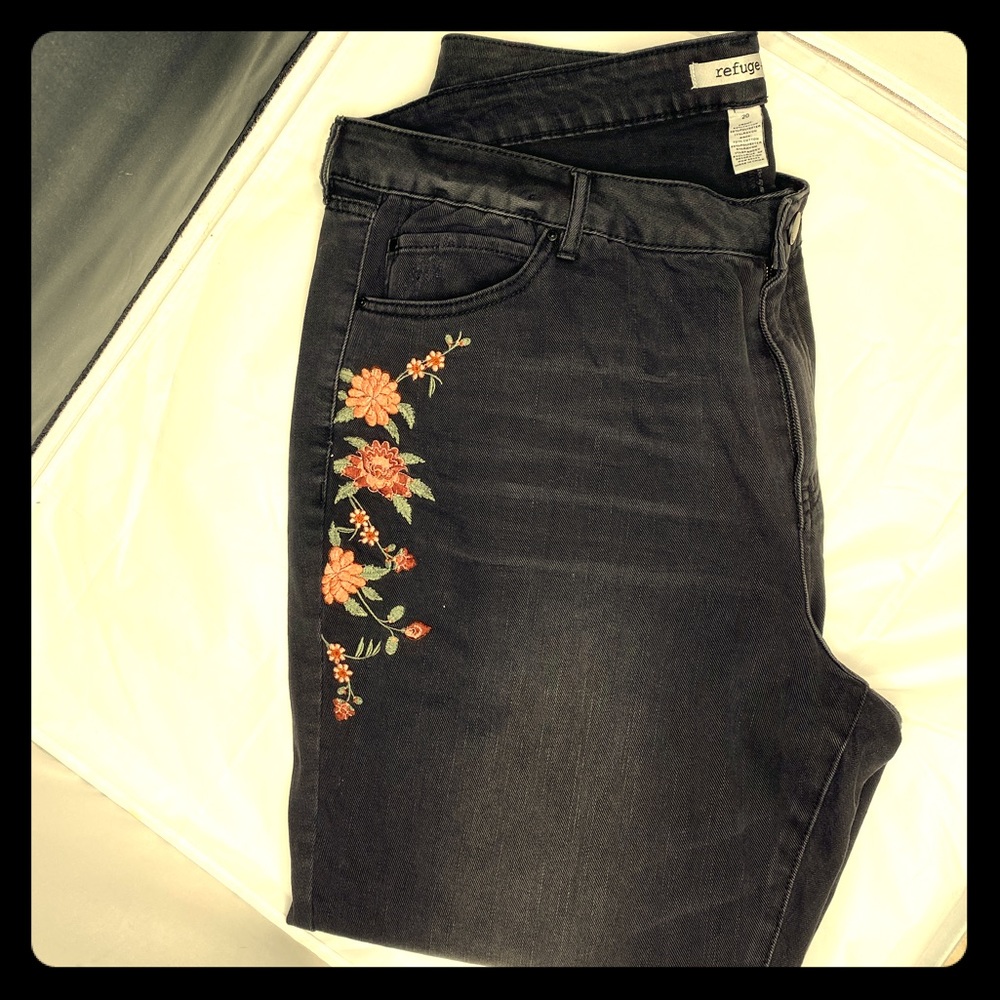 Black Embroidered Size 20 Refuge+ Jeans NEW